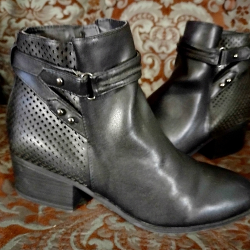 R2 Kerri ankle boots